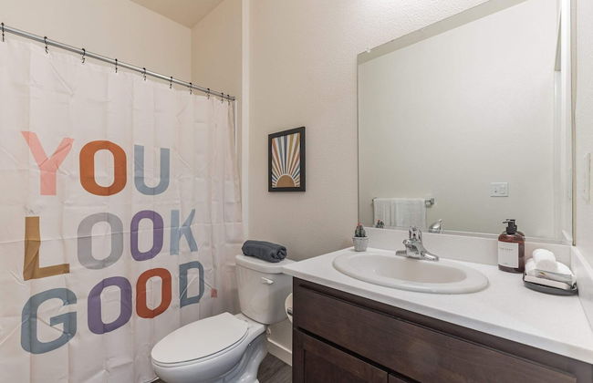 Modern Apartment With Upgraded Amenities Near CSU - Photo 18