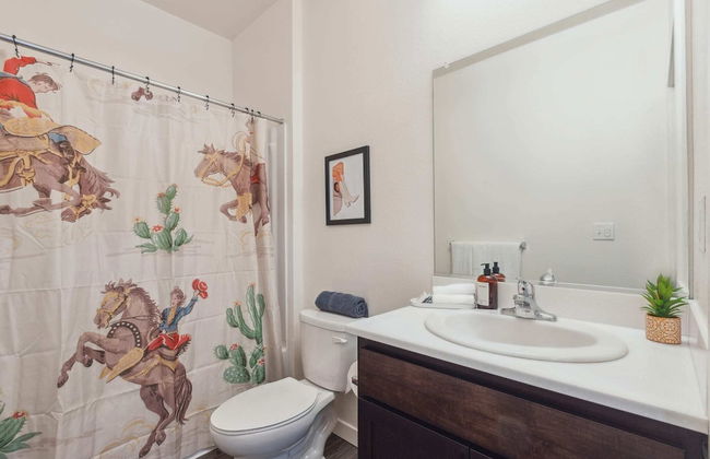 Modern Apartment With Upgraded Amenities Near CSU - Photo 21