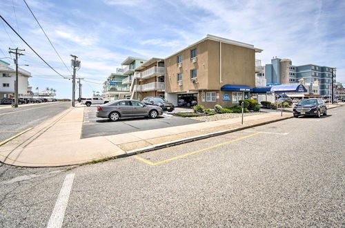 Foto 8 - Charming Oceanfront Condo, Walk to Wildwood Beach