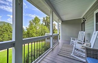 Foto 1 - Striking Waynesville Home w/ Mtn Views & Deck