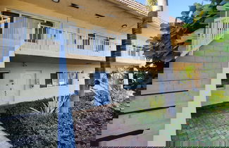 Photo 2 - Coco Palms Apartments By Lowkl