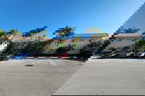 Photo 1 - Coco Palms Apartments By Lowkl