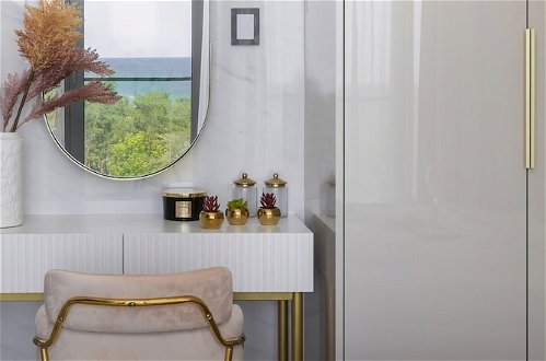 Photo 5 - Luxury Apartment by Renters Prestige