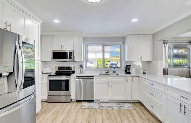 Fully Updated Home Sleeps 8 5 Min to the Beach! - Photo 12
