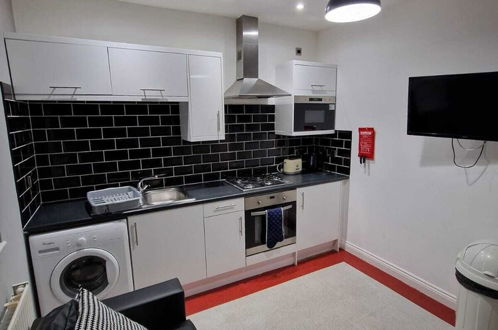 Photo 3 - Charming 2-bed Apartment in Gateshead