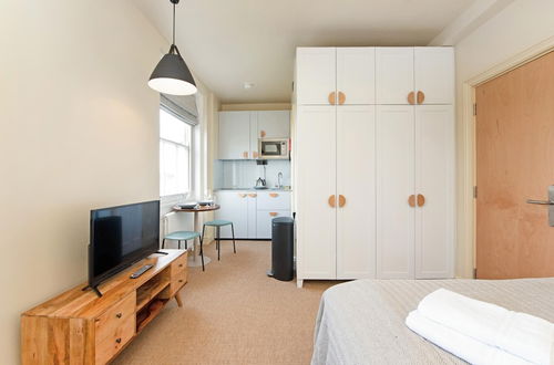 Photo 13 - Spacious Studio Near Wonderful Primrose Hill