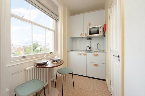 Photo 12 - Large Studio With Garden Views in Leafy NW London