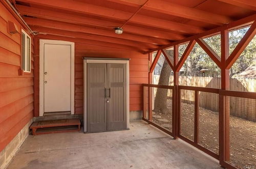 Photo 13 - Cozy Red Cabin