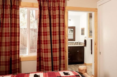 Foto 4 - Cozy Red Cabin