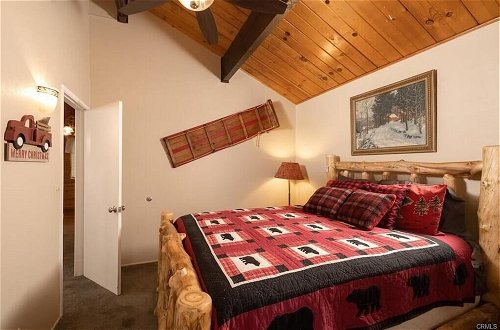 Photo 5 - Cozy Red Cabin