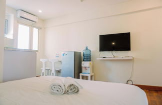 Photo 3 - Comfy And Modern Studio At Kebagusan City Apartment