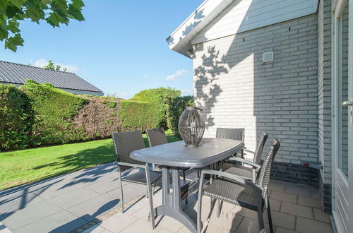 Photo 11 - Cozy, Detached Holiday Home With Terrace, Near the Sea