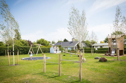 Photo 2 - Cozy Bungalow With a Spacious Garden near the Sea