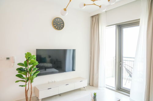 Foto 13 - Yogi - Elegant Apartment With Balcony Amidst Vibrant Area
