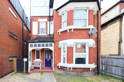 Photo 23 - The Streatham Escape - Fascinating 2bdr Flat