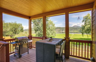 Foto 1 - Newport Riverfront Home w/ Deck + Fire Pit