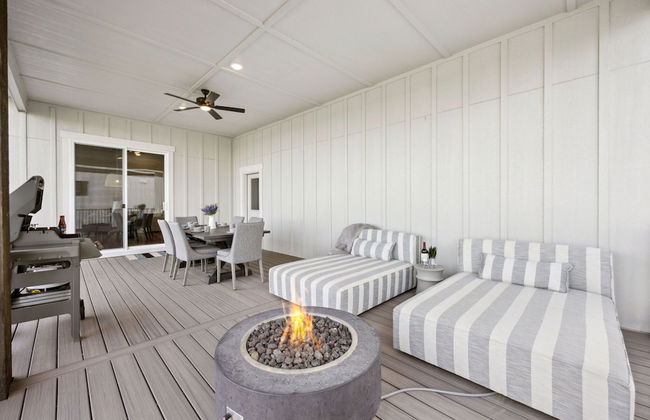 Upscale Waterfront Estate With Mountain Sunset Views - Foto 45