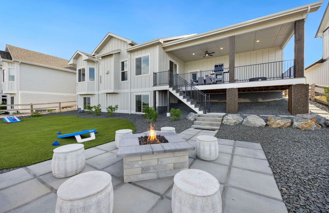 Upscale Waterfront Estate With Mountain Sunset Views - Foto 39
