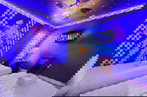 Foto 6 - Disney & Star Wars Haven: 6br, Pool & Game Room!
