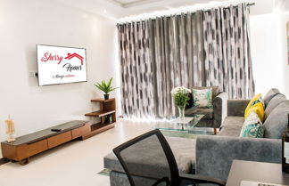 Photo 1 - Modern Living 1 BR - Gym & Pool - Near YAYA