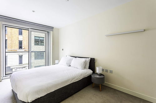 Photo 4 - Modern Shoreditch Apartment