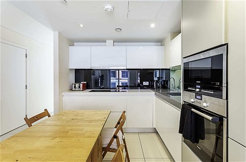 Photo 8 - Modern Shoreditch Apartment