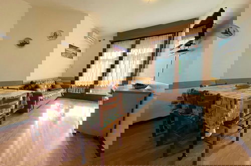 Photo 3 - Spacious Flat Near the Beach
