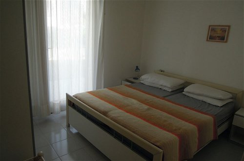 Photo 2 - Wonderful Apartment Close to the Beach With Garden
