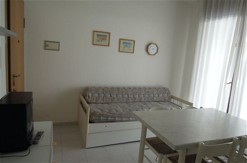 Foto 3 - Wonderful Apartment Close to the Beach With Garden