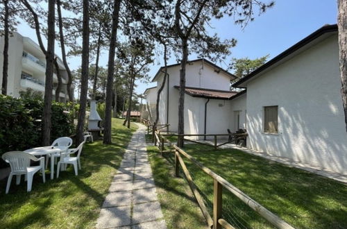 Photo 16 - Cozy Villa With Private Garden Close to the sea