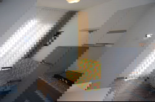 Foto 7 - Recently Built Flat With Swimming Pool and Balcony
