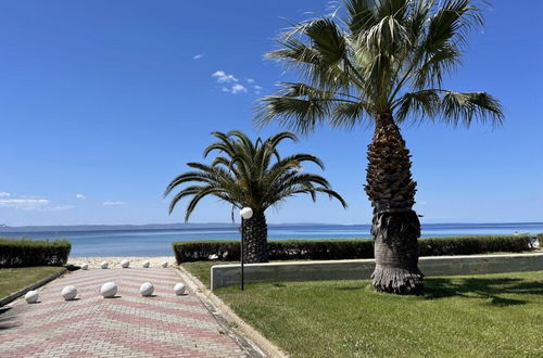 Foto 1 - Cozy Beachfront Maisonette Offers Panoramic Views of Sea