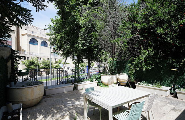 2 BR next to Old City with Patio by FeelHome - Photo 23