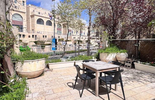 2 BR next to Old City with Patio by FeelHome - Photo 21
