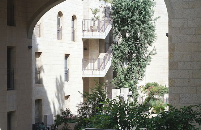 2 BR next to Old City with Patio by FeelHome - Photo 35