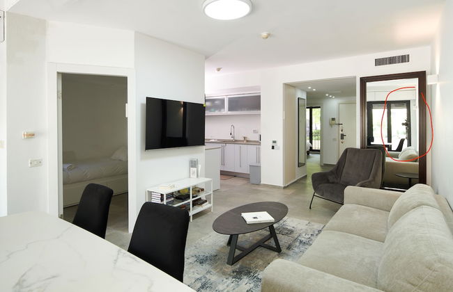 2 BR next to Old City with Patio by FeelHome - Photo 18