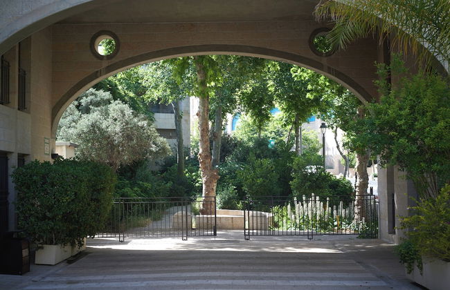 2 BR next to Old City with Patio by FeelHome - Photo 33