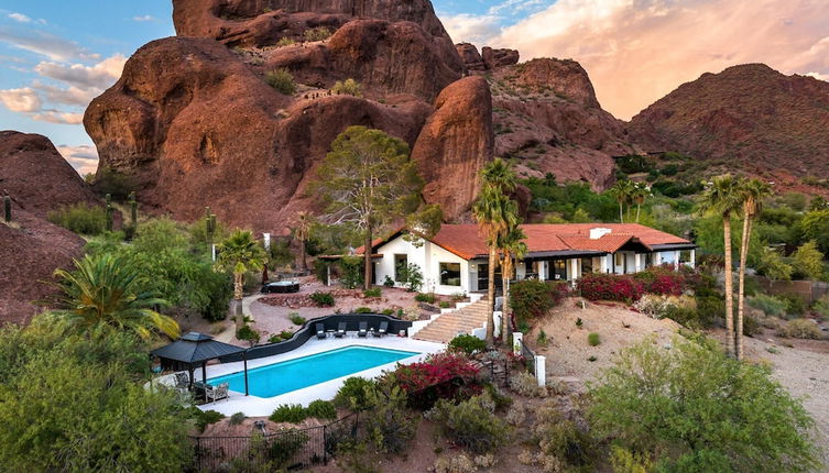 Photo 1 - Camelback Mountain Mid-century Modern Villa City Views Pool Hot Tub