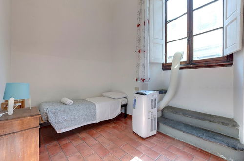 Photo 10 - Neri 23 in Firenze With 3 Bedrooms and 2 Bathrooms