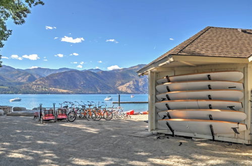 Photo 18 - Gorgeous Wapato Point Lakehouse w/ Fireplace