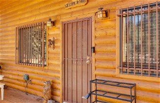 Foto 3 - Inviting Nutrioso Cabin w/ Wraparound Porch