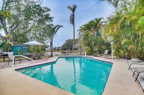 Photo 27 - Vibrant Largo Home: Heated Pool, Lake Views