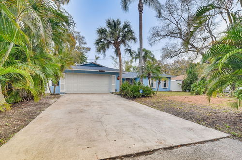 Photo 31 - Vibrant Largo Home: Heated Pool, Lake Views