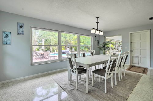 Photo 21 - Vibrant Largo Home: Heated Pool, Lake Views