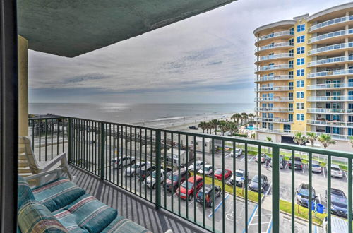Foto 7 - Ocean-view Condo w/ Balcony on Daytona Beach