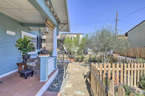 Photo 2 - Charming Craftsman Cottage With Garden & Hot Tub