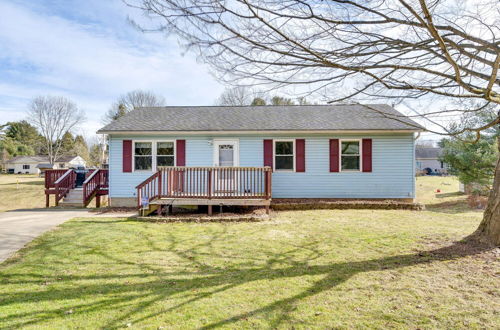 Photo 23 - Renovated Family House: Game Room, Deck & Hot Tub