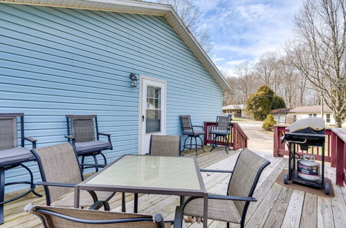 Foto 5 - Renovated Family House: Game Room, Deck & Hot Tub