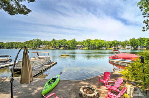 Foto 6 - Northern Michigan Lake House w/ Boat Dock + Kayaks