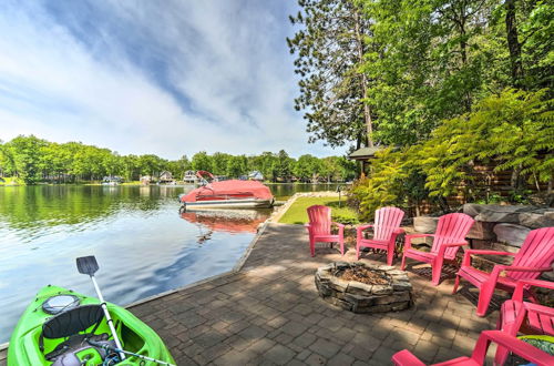 Foto 12 - Northern Michigan Lake House w/ Boat Dock + Kayaks